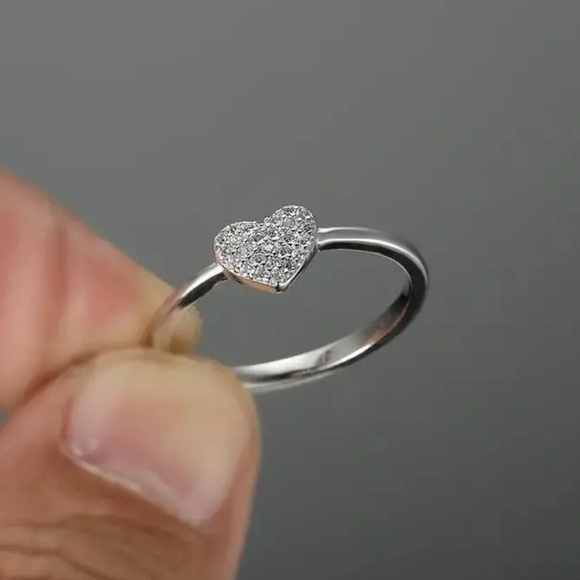 Elegant Silver Heart Ring with Pavé Stones - Picture 1 of 4